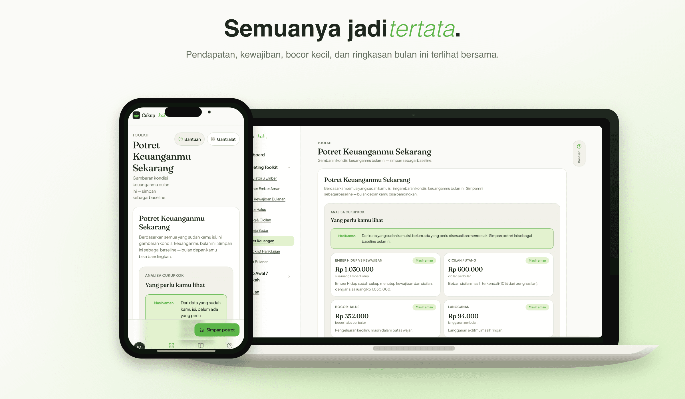 Mockup Potret Keuangan Cukupkok di laptop dan handphone, menampilkan ringkasan kondisi keuangan bulan ini.